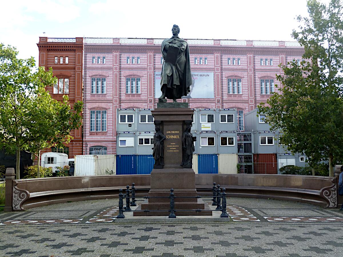 Schinkelplatz - im Hintergrund Berliner Bauakademie