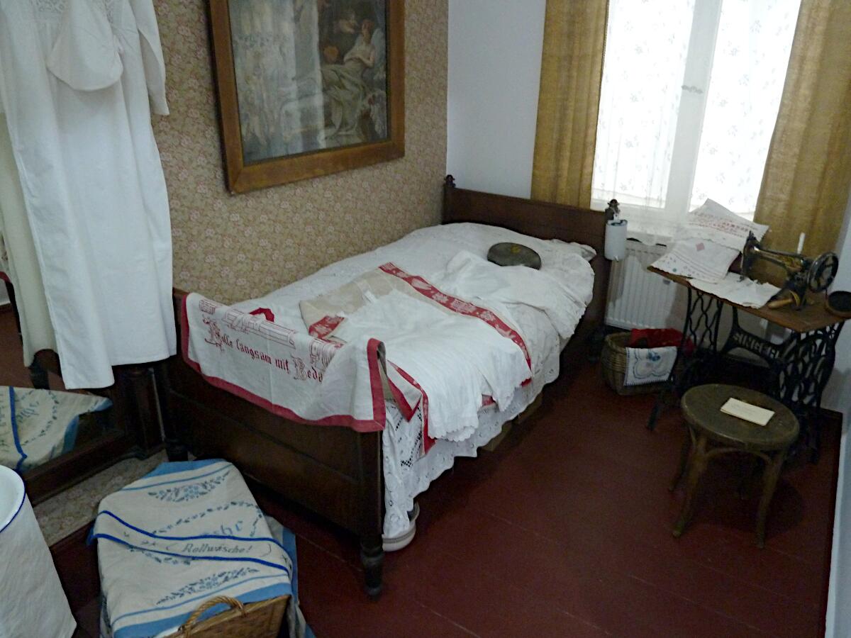 Museumswohnung Dunckerstrae 77 - 'Zimmermeister Brunzel baut ein Mietshaus': Schlafzimmer