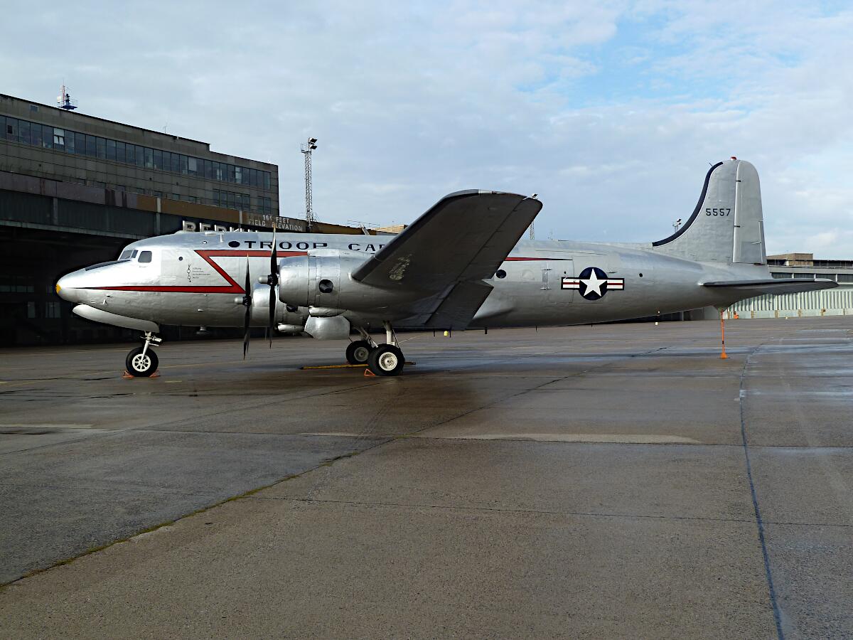 Flughafen Berlin-Tempelhof - DC4 Troop Carrier