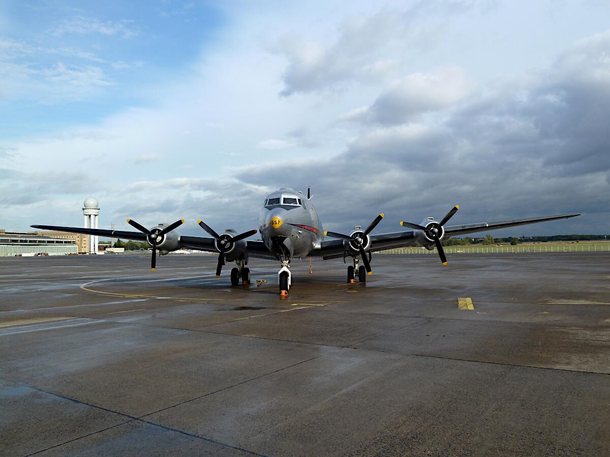 Flughafen Berlin-Tempelhof - DC4 Troop Carrier