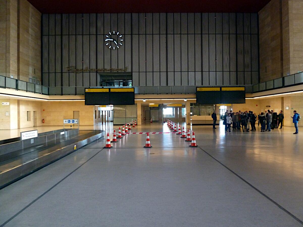 Flughafen Berlin-Tempelhof - Abfertigungshalle (1936-41; 1962)