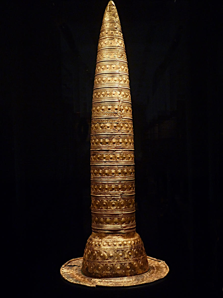Museum fr Vor- und Frhgeschichte - Goldener Zeremonialhut (Sddeutschland; 1000-800 v.Chr.)