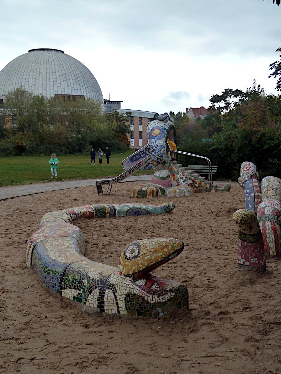 Zeiss-Groplanetarium - Ernst-Thlmann-Park