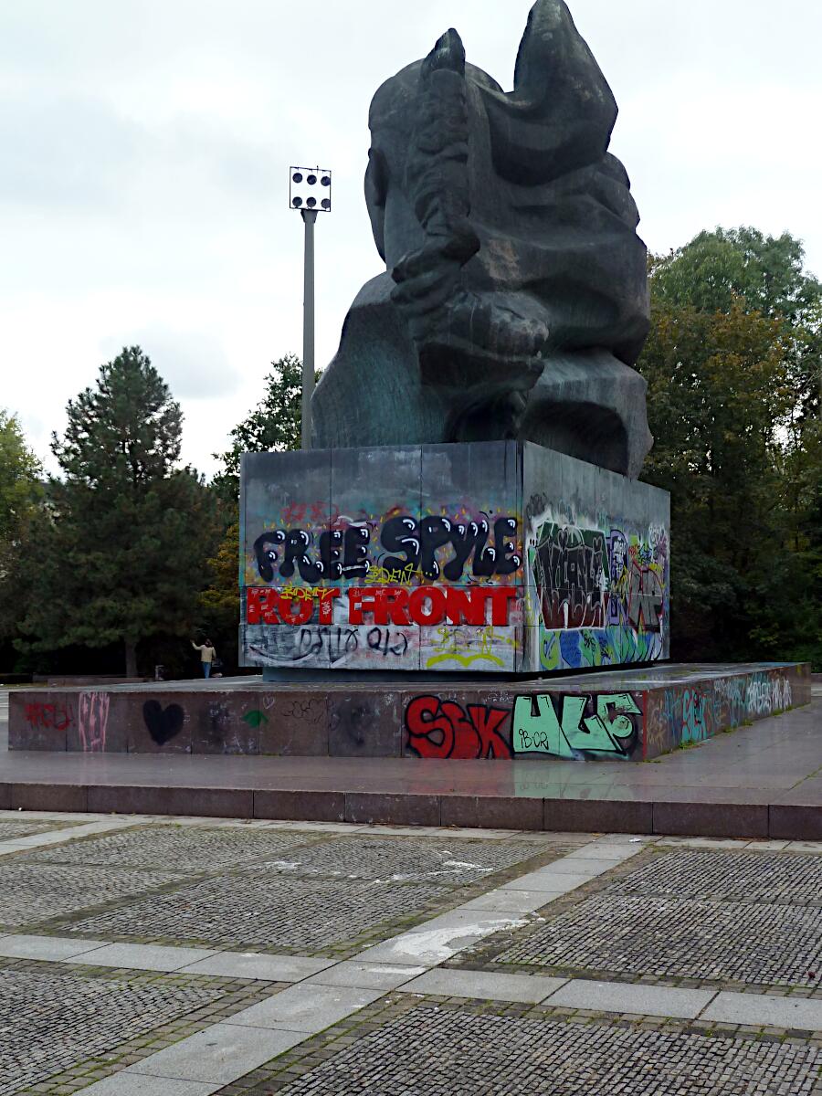 Ernst-Thlmann-Denkmal (1981-86)