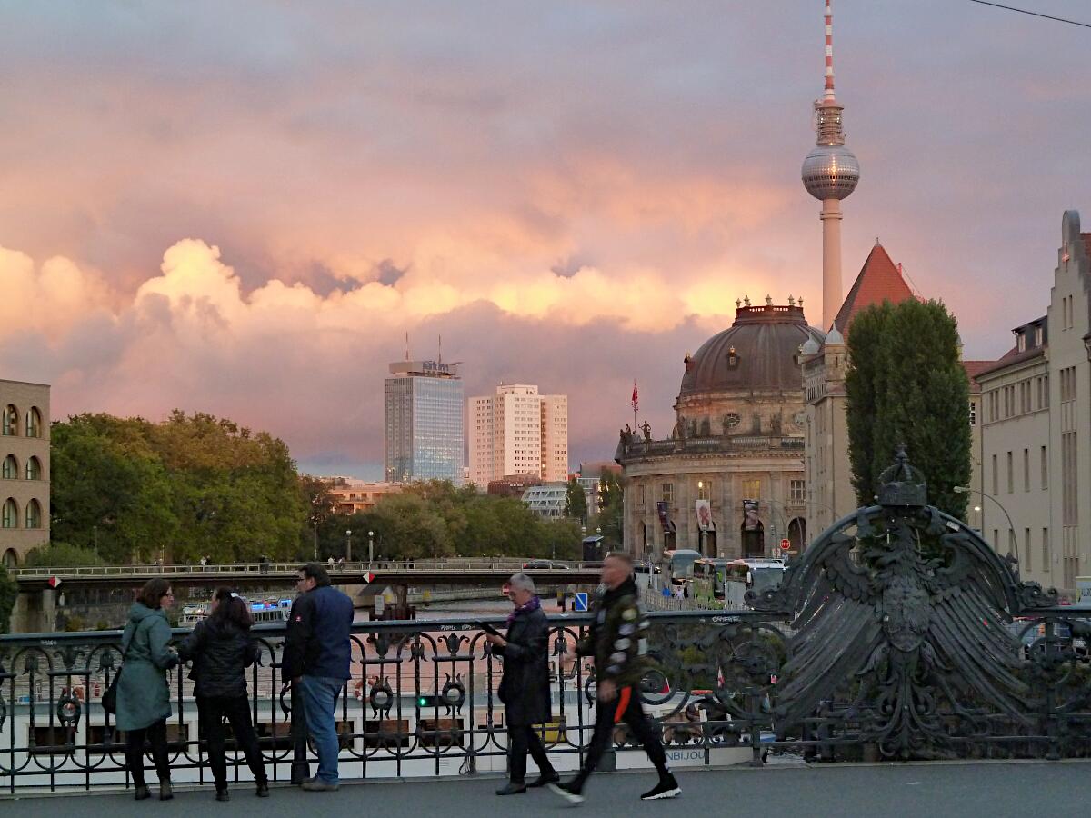 Museumsinsel und Fernsehturm - Blick von der Weidendammer Brcke