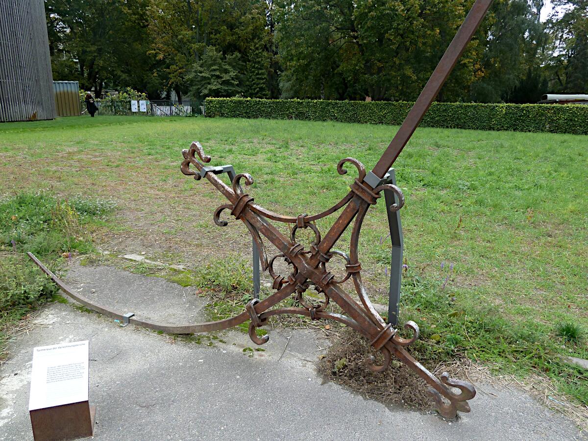 Bernauer Strae - Turmkreuz der 1985 gesprengten Vershnungskirche