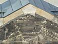 Reichstag - Einschusslcher im Giebelbereich