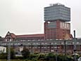 Oberbaum City - Narva-Hochhaus (ehem. Deutsche Gasglhlicht AG) - Blick vom S-Bahnhof Warschauer Strae