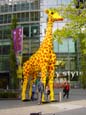 Potsdamer Platz - Lego-Giraffe vor dem SonyCenter