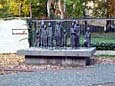 Groe Hamburger Strae - Alter Jdischer Friedhof, ehem. Sammellager der Gestapo (Skulptur 'Jdische Opfer des Faschismus')
