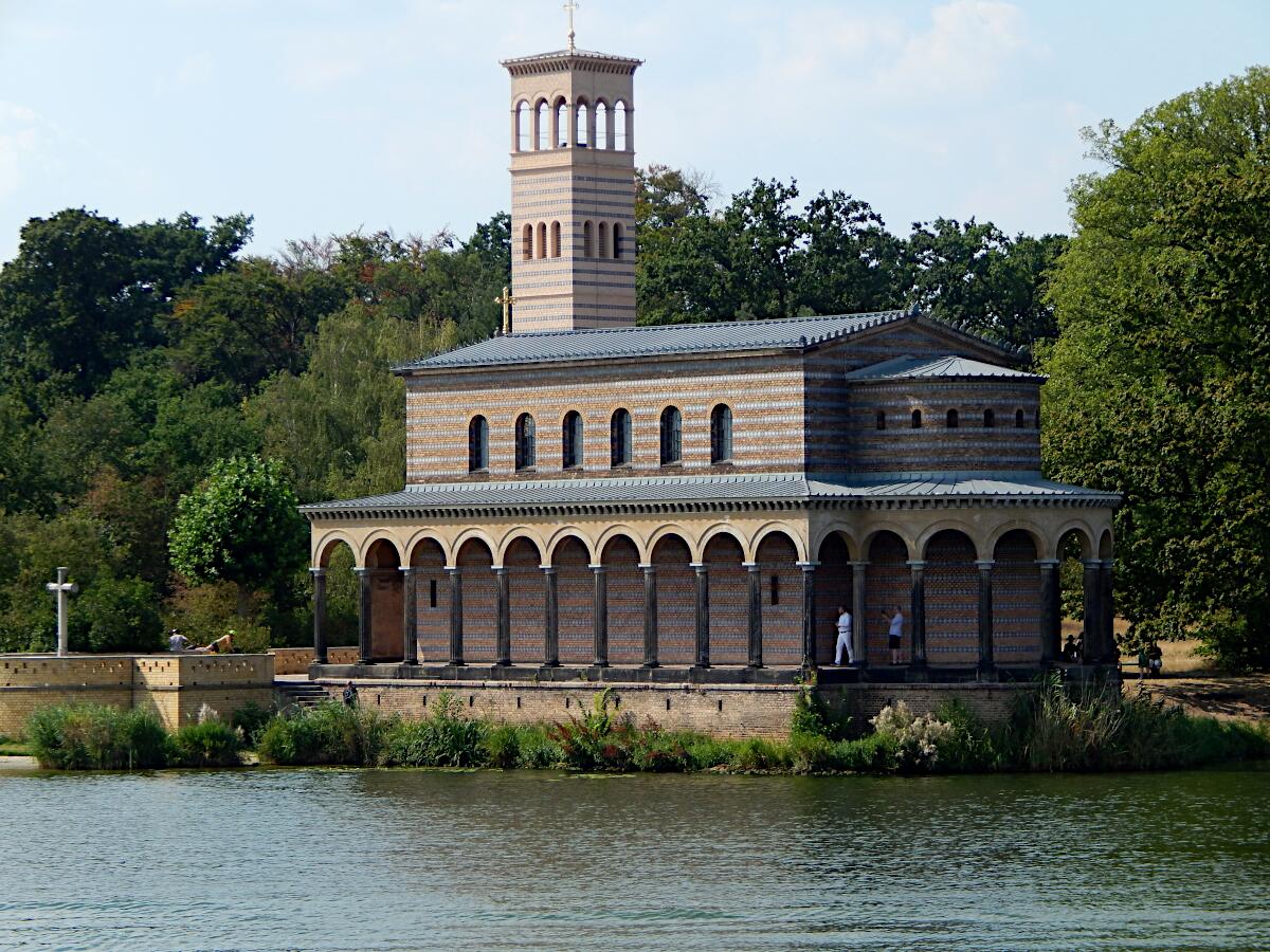 Heilandskirche am Port von Sacrow (1844)