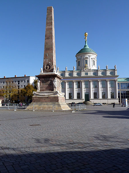 Alter Markt - Obelisk und St. Nikolaikirche