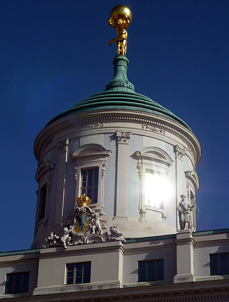 Altes Rathaus (1753-55, Wiederaufbau 1960-66) - Tambourkuppel