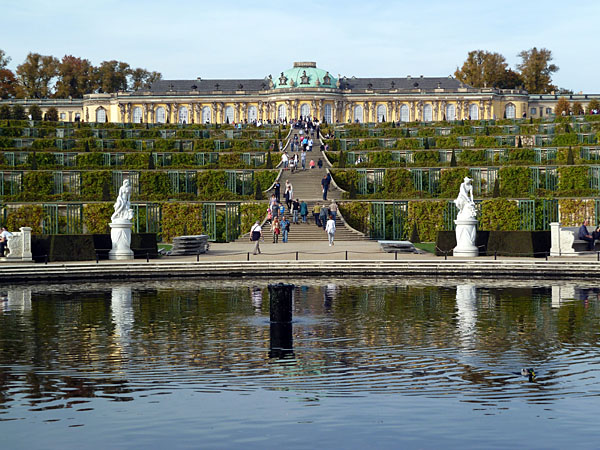 Schloss Sanssouci (1745-47) - mit Weinbergterrassen