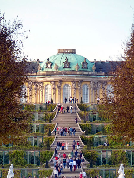 Schloss Sanssouci (1745-47) - mit Weinbergterrassen