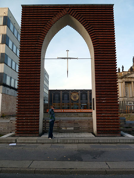 Breite Strae - Kapellenbogen neue Garnisonkirche