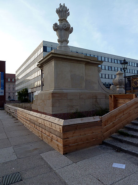 Breite Strae - Eckstck der Turmbalustrade der neuen Garnisonkirche