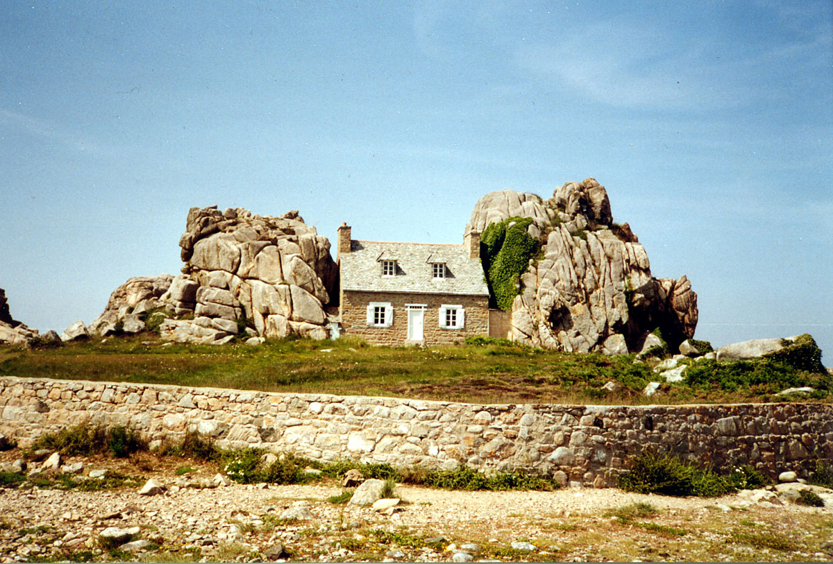 Plougrescant - Pointe du Chateau mit La Maison du Gouffre