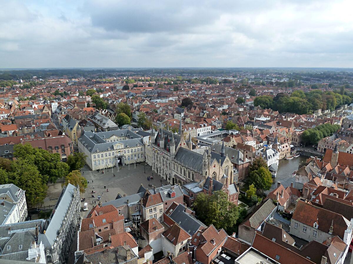 Burg - Stadhuis, Basiliek van het Heilig Bloed (Blickrichtung Ost)