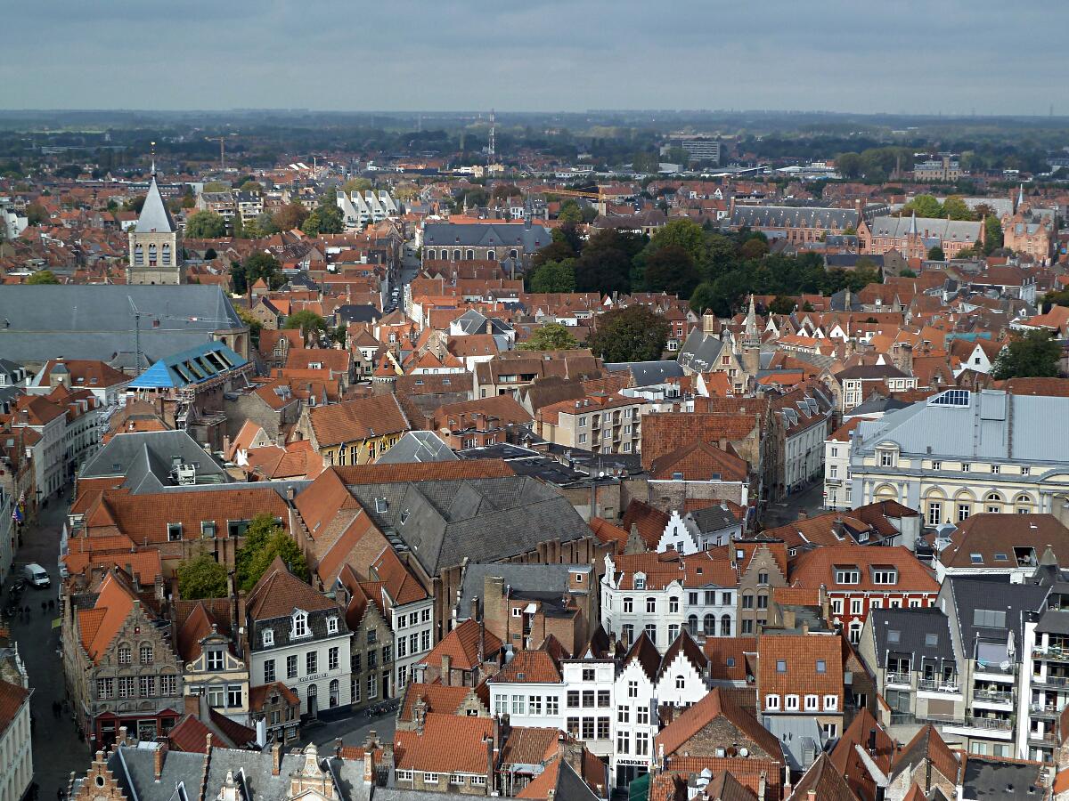 Sint Jacobskerk und Stadsschouwburg - Blickrichtung Nordwest