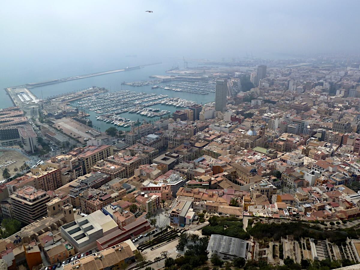 Alacant - Blickrichtung S�dwest mit Hafen vom Castell de la Santa B�rbara