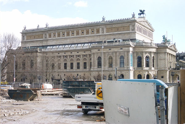 Alte Oper (1880, Wiederaufbau 1981)