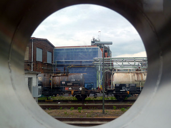 Industriepark H�chst - Blick durch die 'Chinesische Mauer'