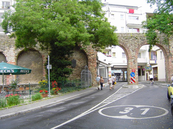 Staufermauer (um 1180)