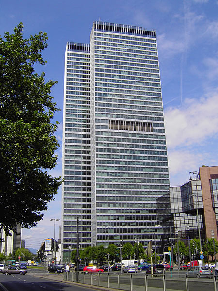 DZ Bank - 'Selmi-Hochhaus', nach Fassadenumgestaltung 2008 (142 m)