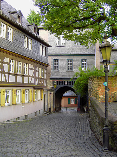 H�chster Stadtmauer - Zollturm und -tor (um 1360, Wiederaufbau 1664)