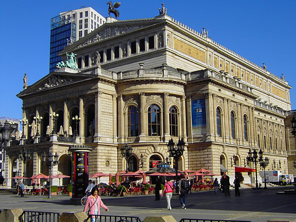 Alte Oper (1880, Wiederaufbau 1981)