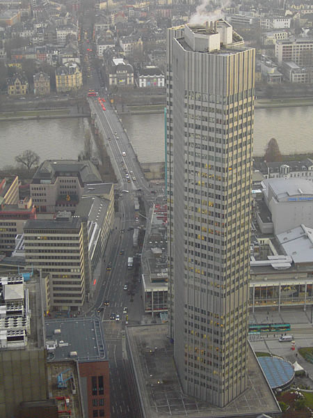 Eurotower - ehem. BfG (Ansicht vom Main Tower, 148 m)