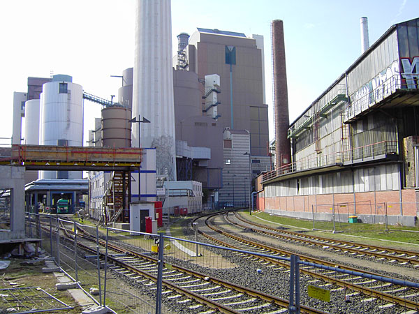 Westhafenviertel (Hafenbahngleise vor dem Heizkraftwerk West)
