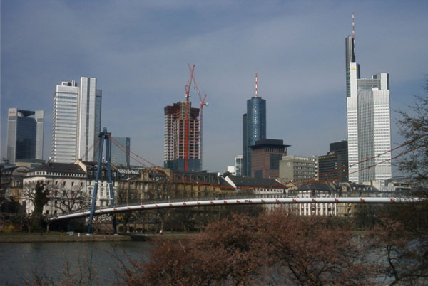 Skyline mit Holbeinsteg