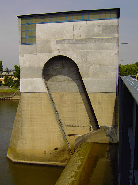 Wasserkraftwerk und Staustufe Griesheim - Walzenwehr (1929-32)