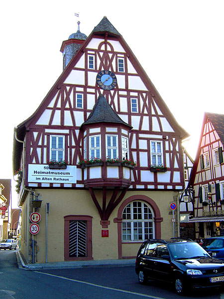 Altes Berger Rathaus - Stadtseite (um 1300, 1484, 1520-30)