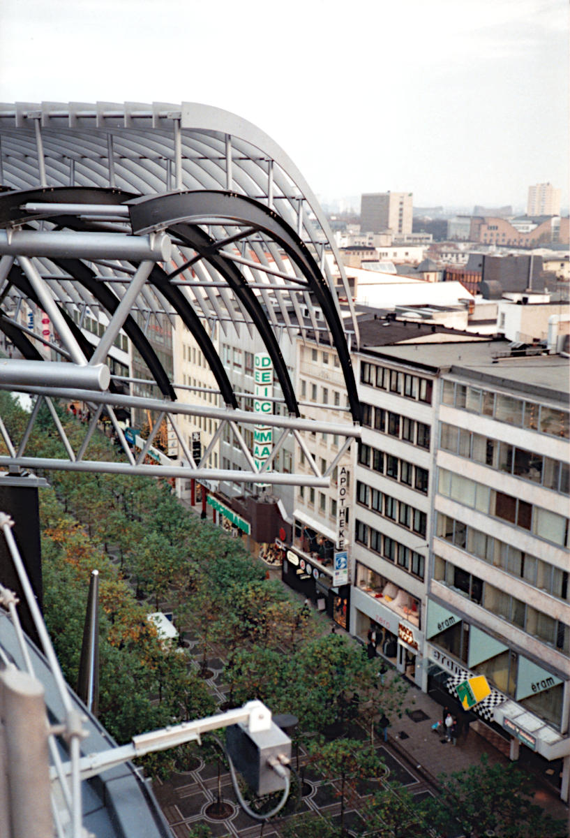 Zeilgalerie 'Les Facettes' - mit Vordach (1992; Abriss 2016)