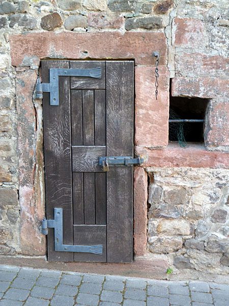 Kirchgartenstra�e - 'Gerhorsam' mit Prangerkette