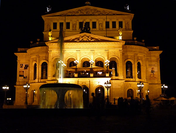 Alte Oper (1880, Wiederaufbau 1981)