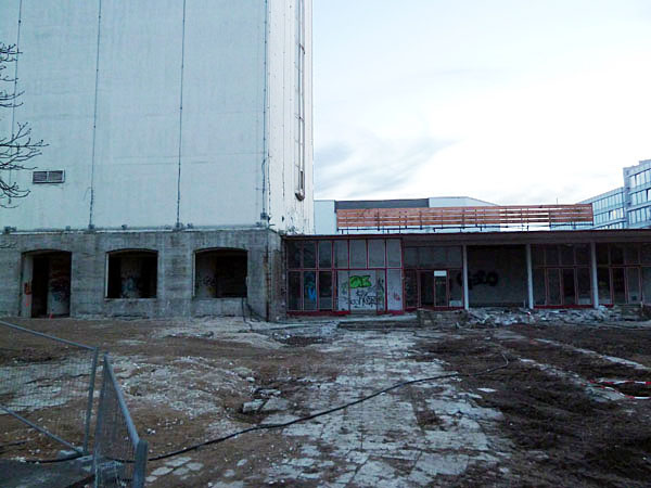 Henninger Turm - Abrissarbeiten im Sockelgeschoss