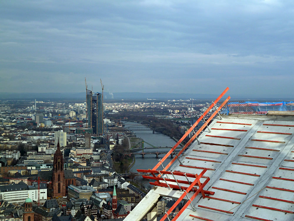Neubau Taunustor 1-3 - Dachgeschoss (Blickrichtung Ost, im Hintergrund Neubau EZB)