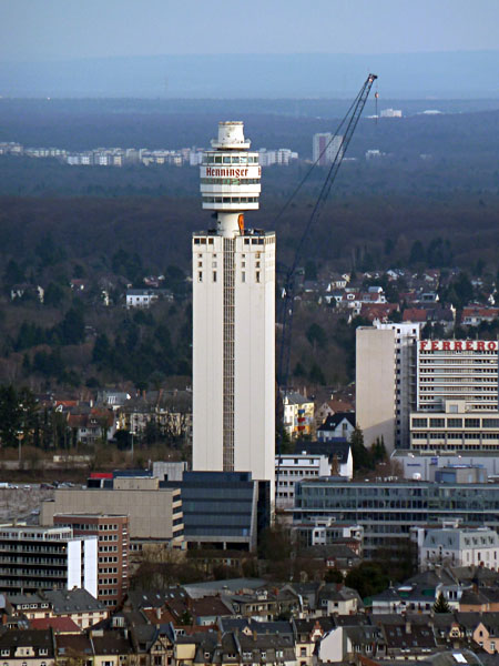 Henninger Turm - Abrissarbeiten mit Auslegerkran
