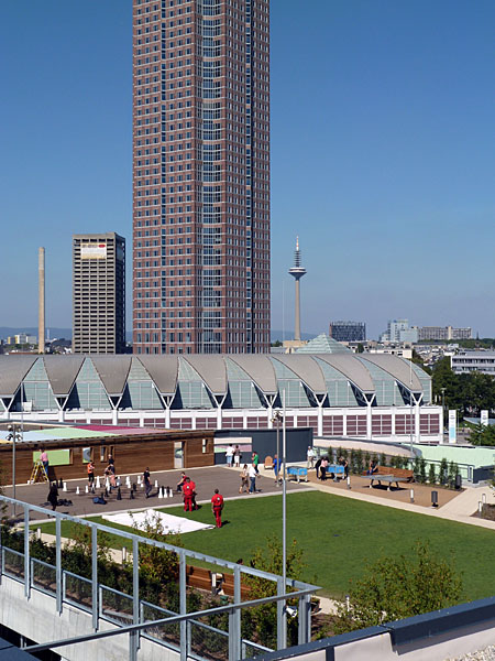 Europaviertel - Skyline Plaza (Dachgarten - im Hintergrund Messeturm)