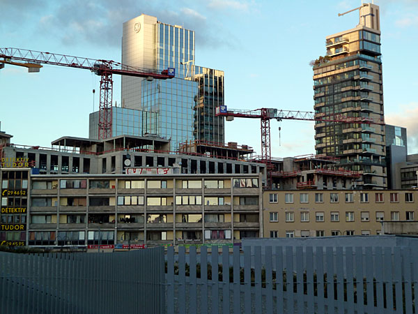 Neubau Turmpalast-Areal (rechts Skylight)