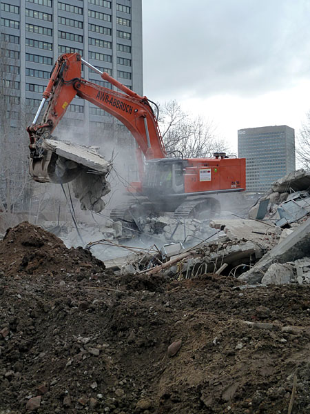 AfE-Turm - schweres Abbruchgert im Einsatz (6. Februar 2014)