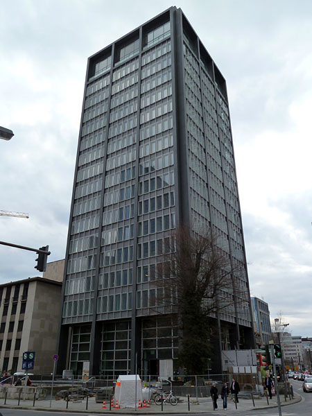 Taunusanlage 11 - nach Revitalisierung (75 m)