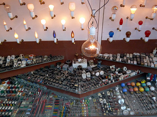 Battonnstra�e 23 - Schaufensterauslage Elektro-M�ns