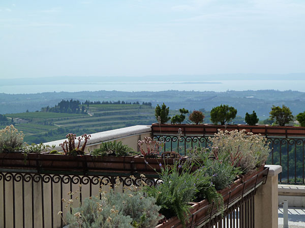 San Giorgio di Valpolicella - Blick auf Gardasee mit Halbinsel Sirmione