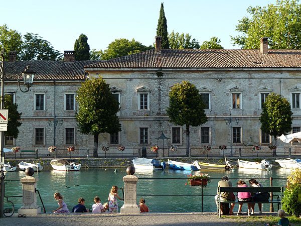Peschiera - Blick �ber den Canale di Mezzo auf die Palazzina Storica