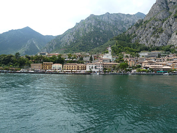 Limone sul Garda - Seeansicht von Bord der F�hre nach Malcesine